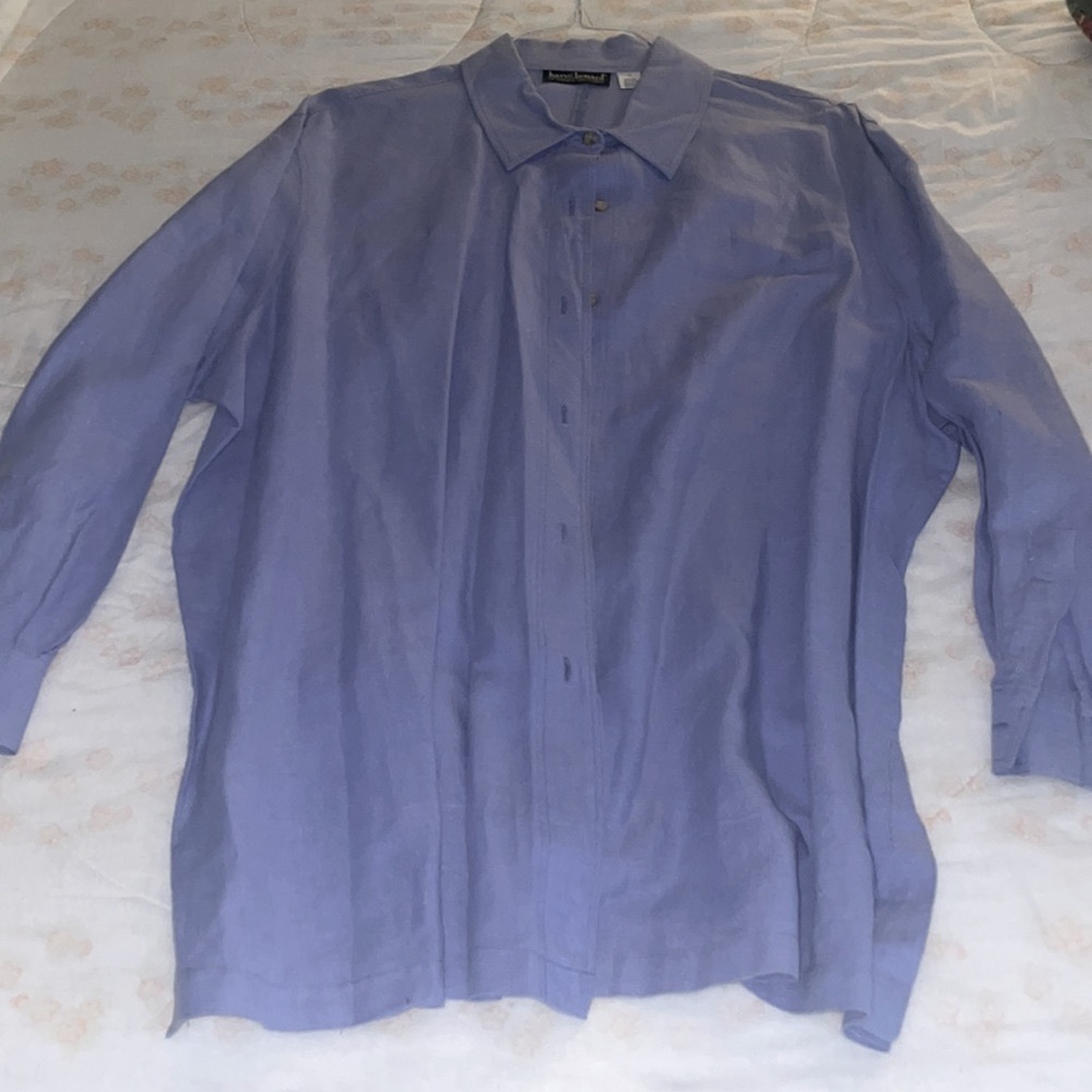 Harvé Bernard men’s long-sleeve dress shirt.